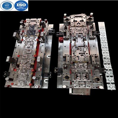 펀치 리벳팅 다이의 정렬을 조정하는 방법은 무엇입니까?